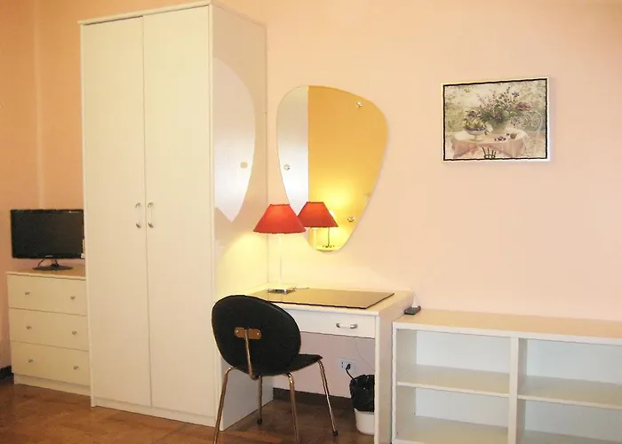 Couette-café Tibur Station Holiday 2*